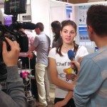 Studenta noastă, Ştefana Frătean acordând un interviu presei