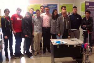 Poză de grup cu d-nul Justin Capră şi studenţii Facultăţii de Matematică şi Informatică