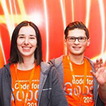 Anamaria Cotîrlea şi Adrian Mateoaea (sus, stânga) la hackathonul Code for Good organizat de JP Morgan la Londra, decembrie 2015
